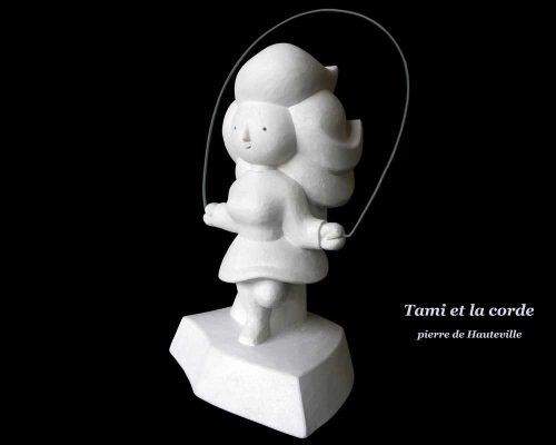 01 sculpture-en-pierre-Desca Tami-et-la-corde