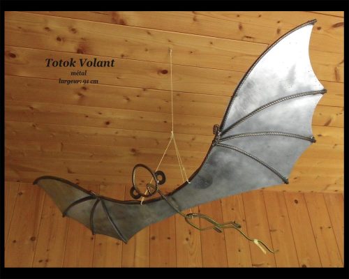 07 Sculpture Desca Totok Volant