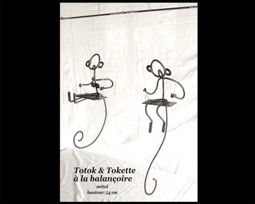 09 Sculpture Desca Totok et Tokette a la balancoire